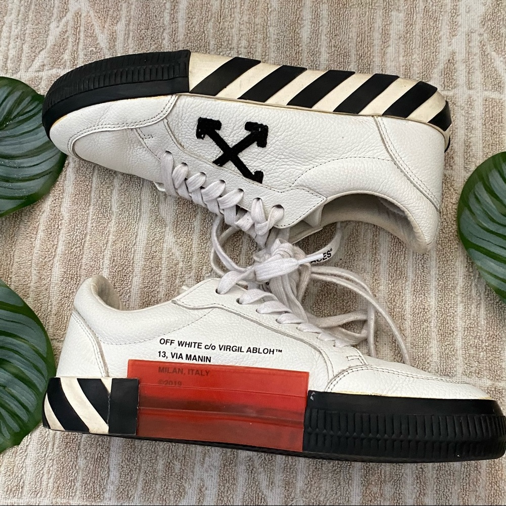 OFF WHITE low-top sneakers
